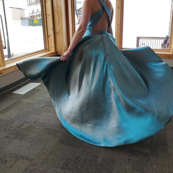 Prom or Bridesmaid Dress - Picture 2 of 7